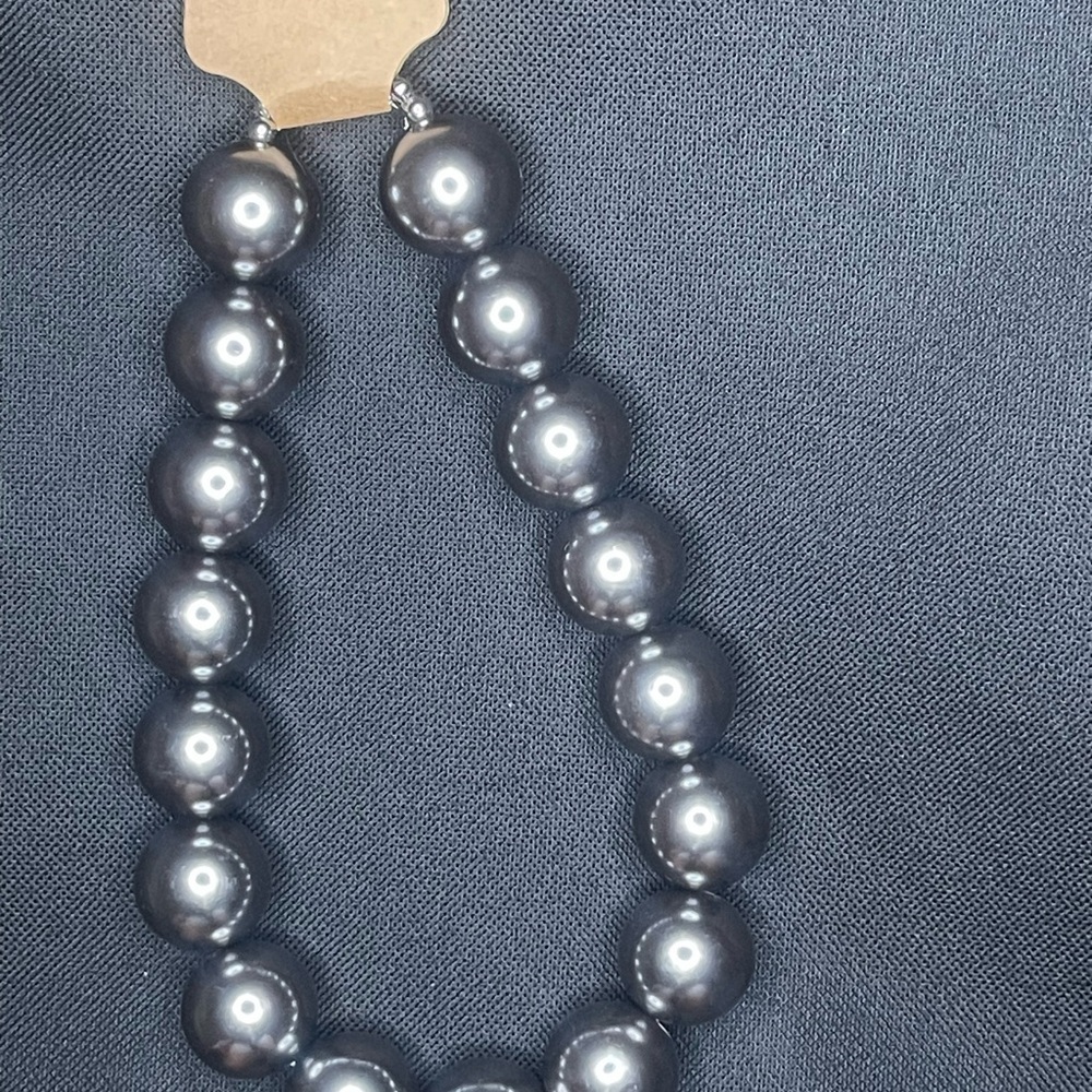 Elegant Black Pearl Necklace